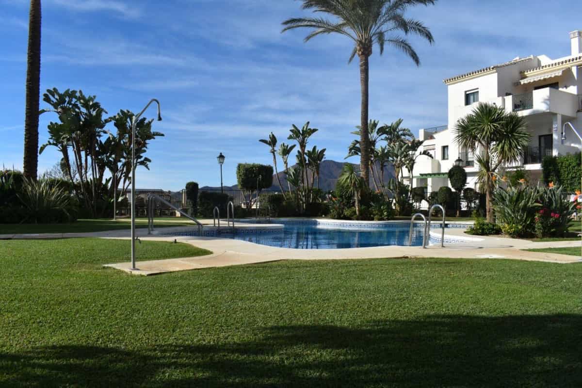 Condominium in Alhaurin el Grande, Andalusië 11839626