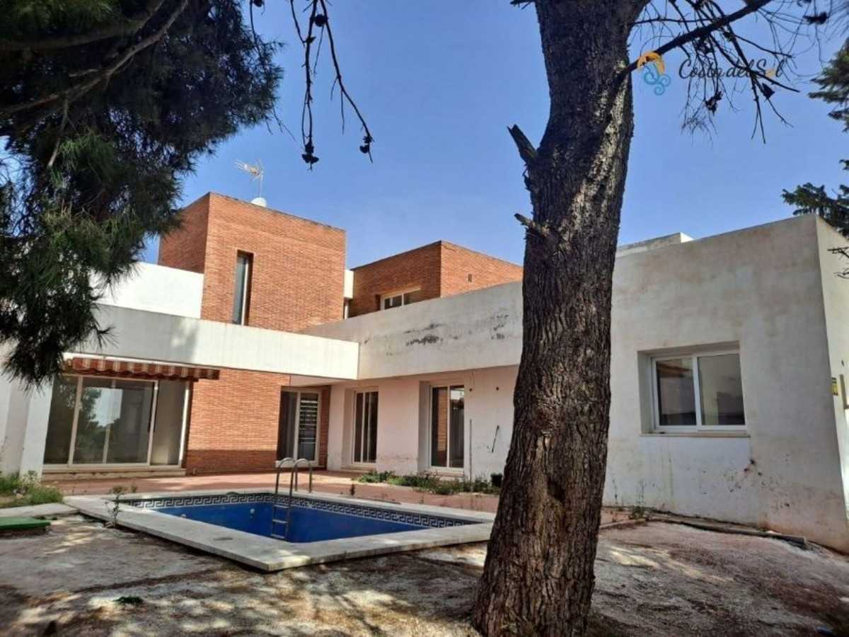 House in Alhaurin de la Torre, Andalusia 11840376