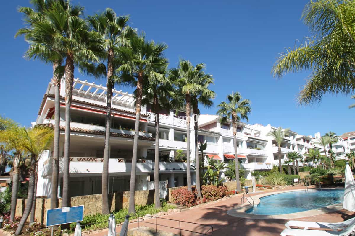 Condominium in Marbella, Andalucía 11840412
