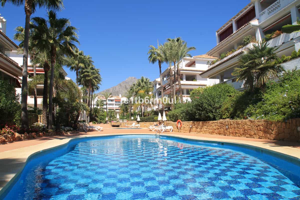 Condominium in Marbella, Andalusia 11840412