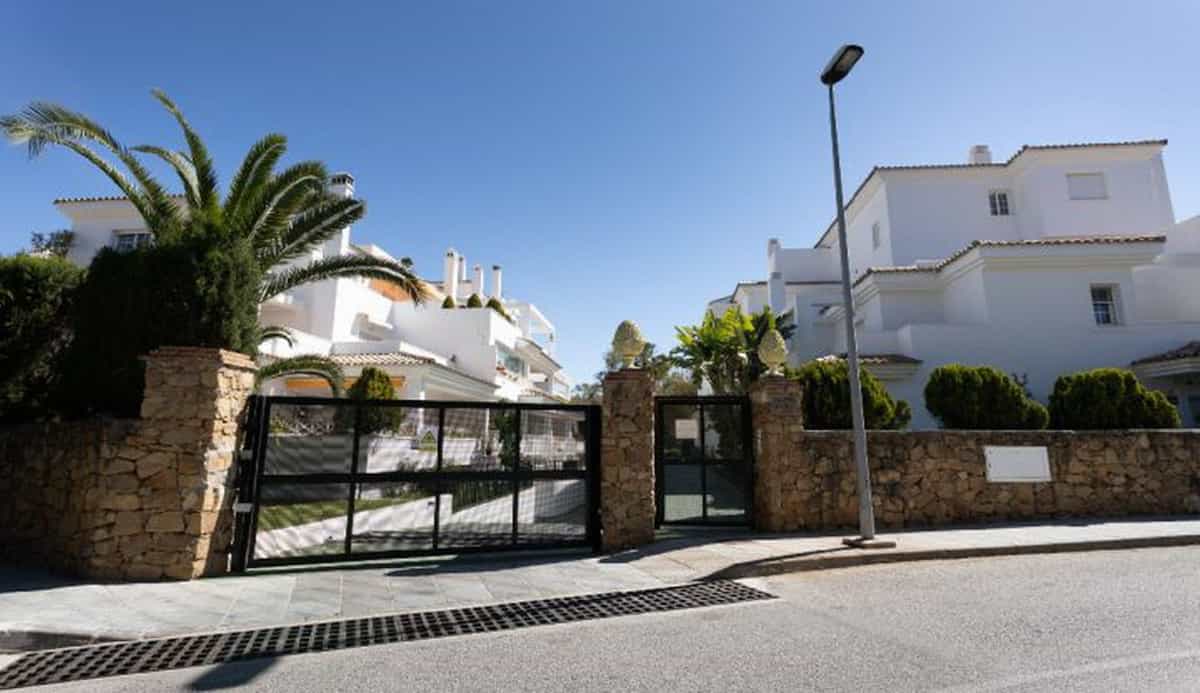 Condominium in Ojen, Andalusia 11841340