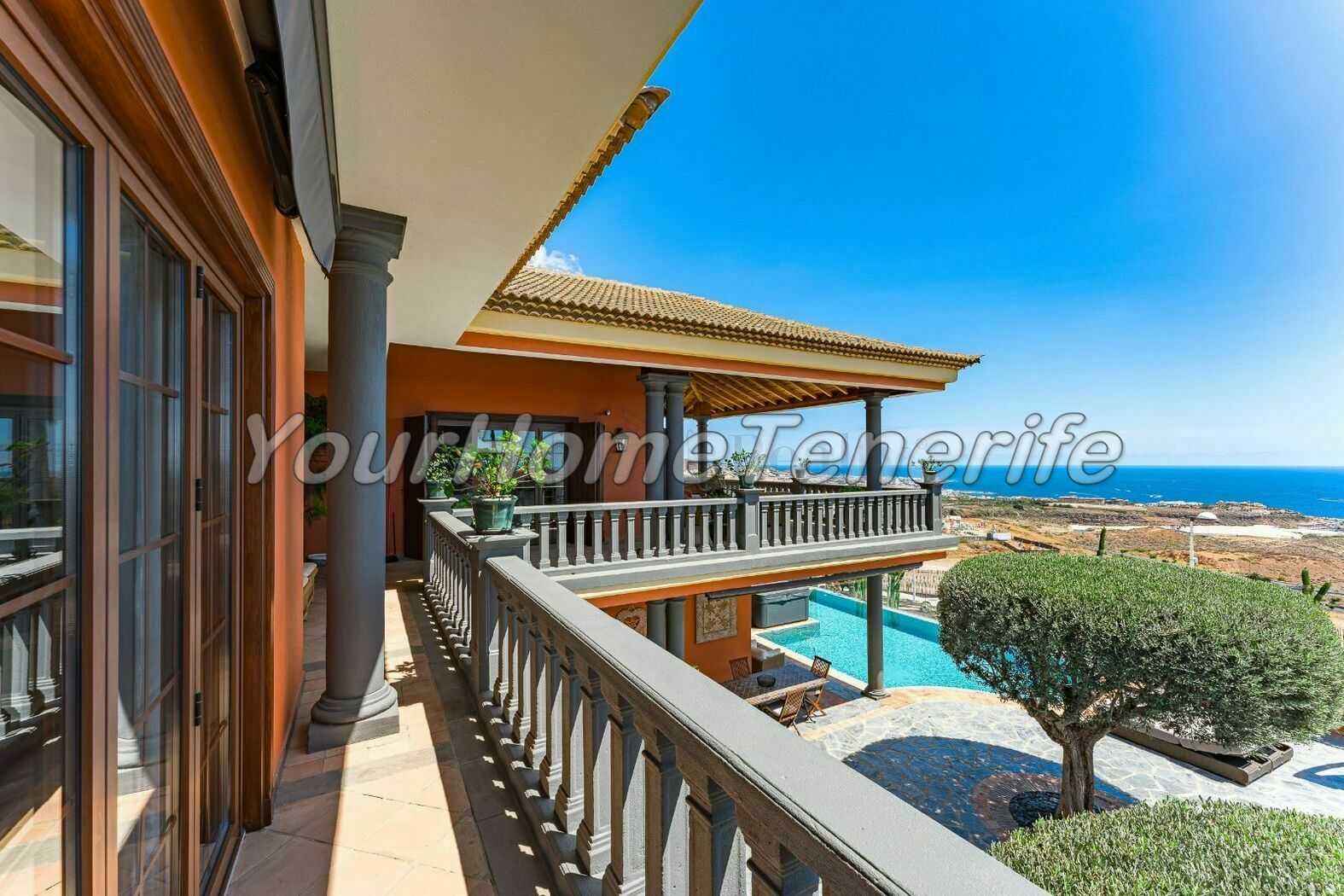 بيت في Adeje, Canary Islands 11841342