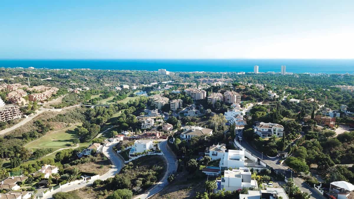 Land in Marbella, Andalusia 11841358