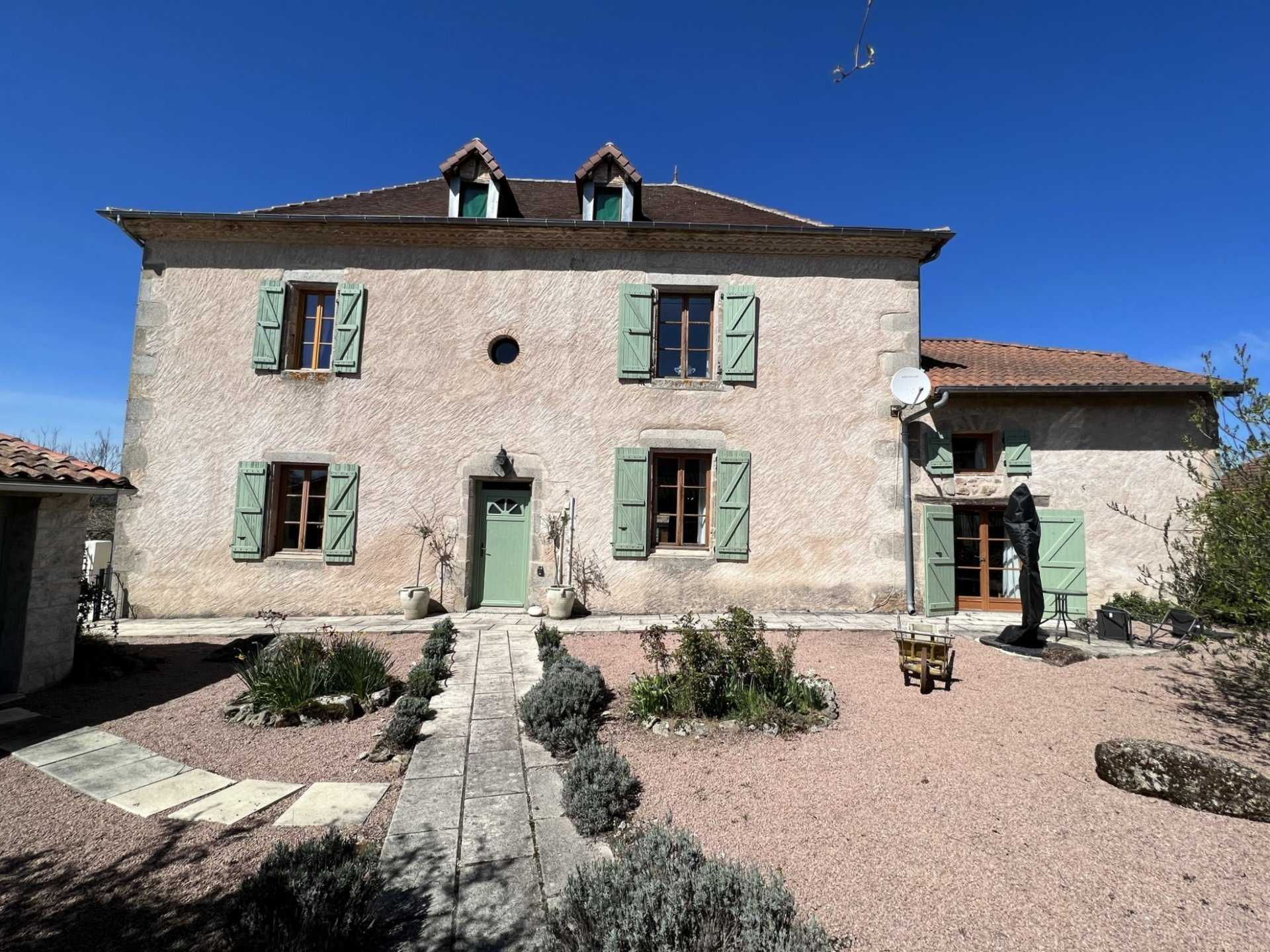 بيت في Abjat-sur-Bandiat, Nouvelle-Aquitaine 11841499