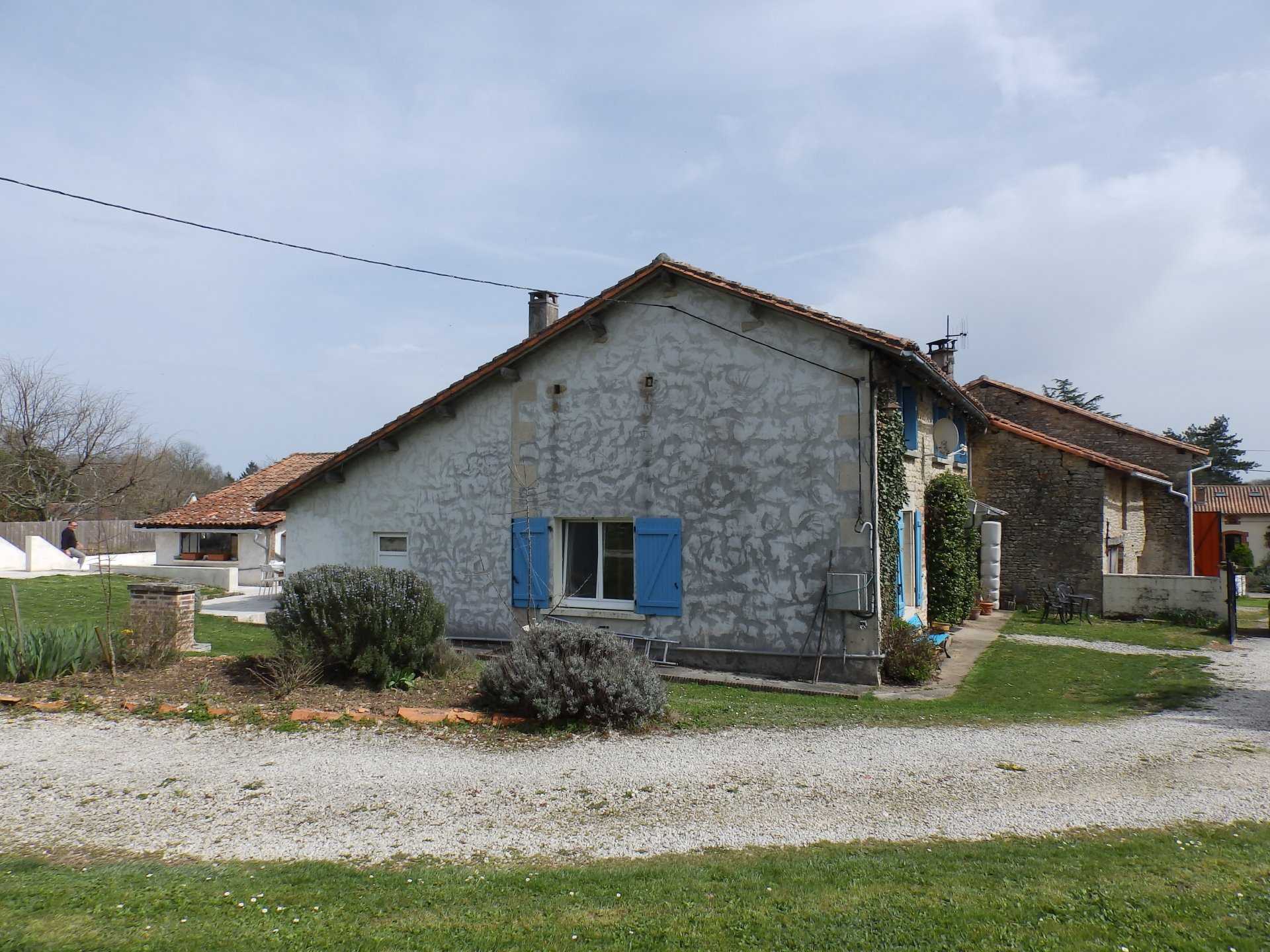 Hus i Champagne-Mouton, Nouvelle-Aquitaine 11841521