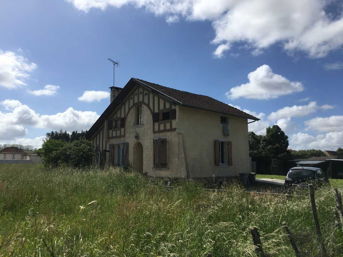 σπίτι σε Sauveterre-de-Bearn, Nouvelle-Aquitaine 11841545