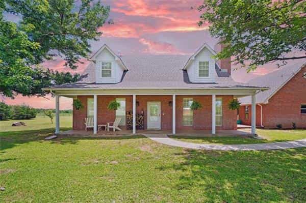 House in Poolville, Texas 11844495