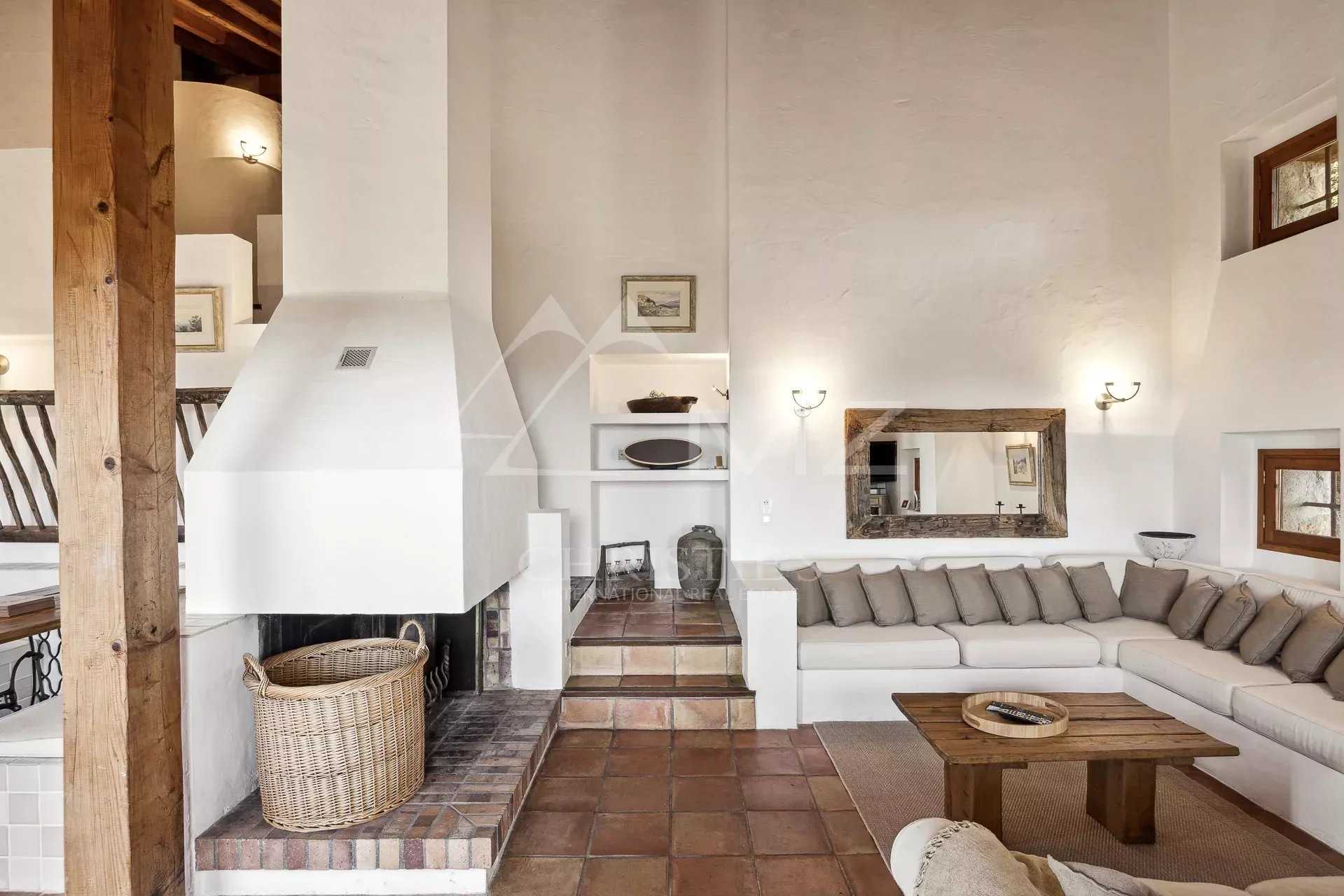 House in Le Tignet, Provence-Alpes-Cote d'Azur 11844718