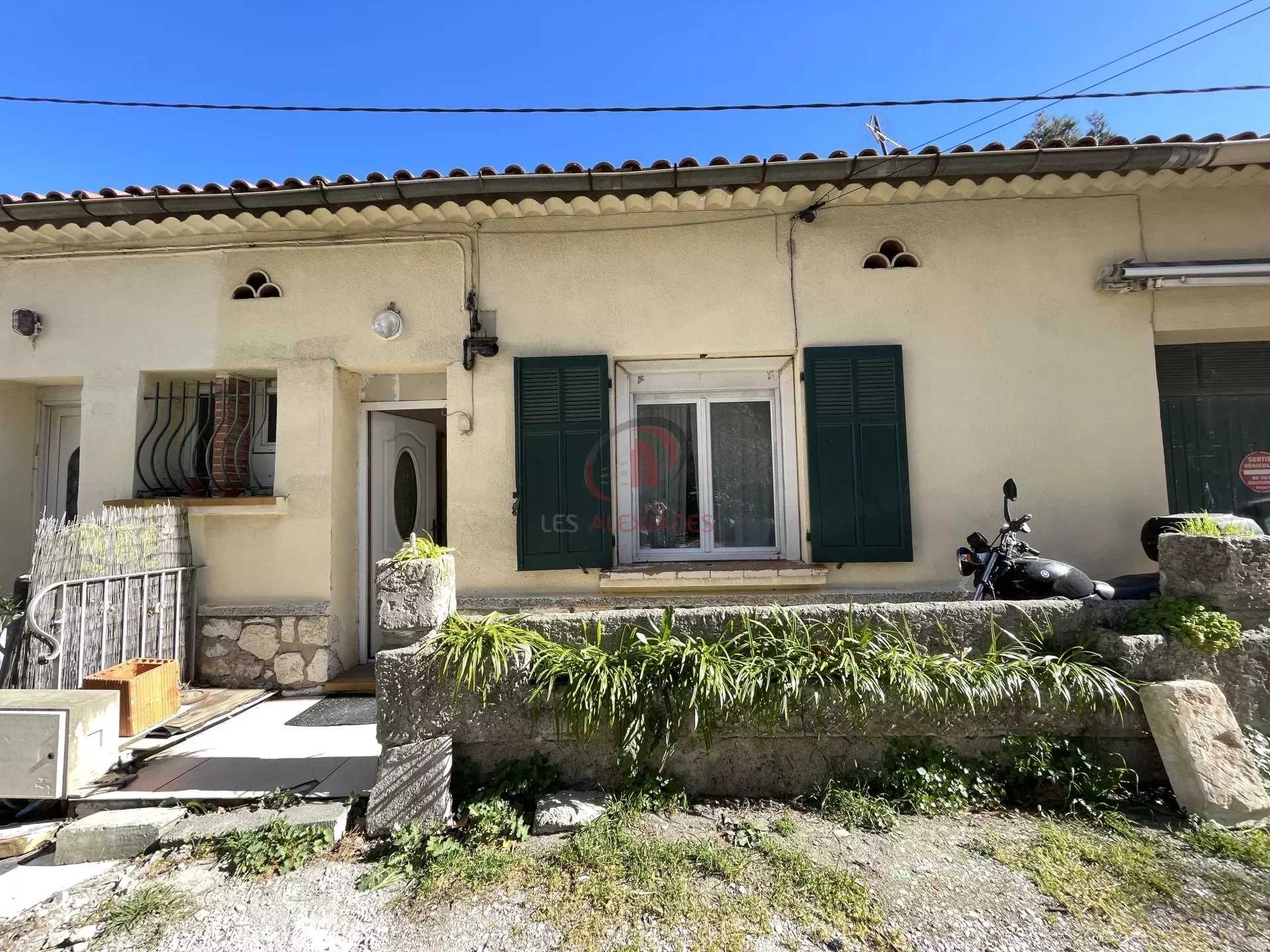 Condominium in Ollioules, Provence-Alpes-Côte d'Azur 11844801