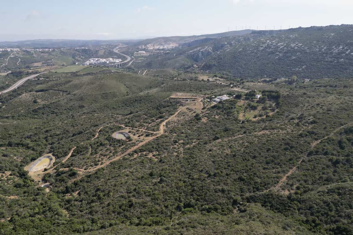Tanah dalam Casares, Andalusia 11845370