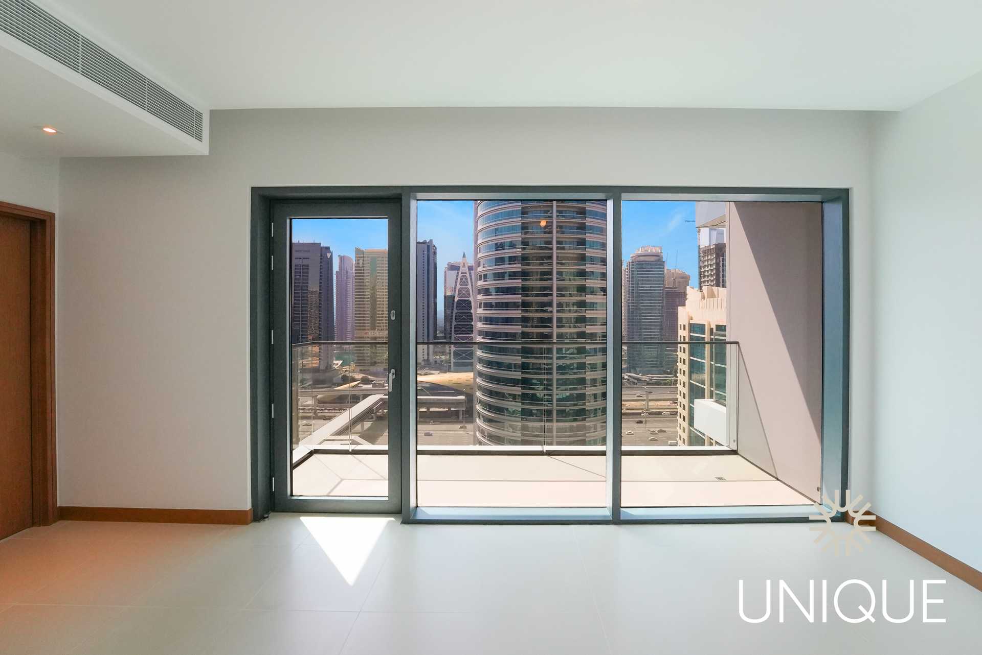 Condominium in Dubai, Dubayy 11845630