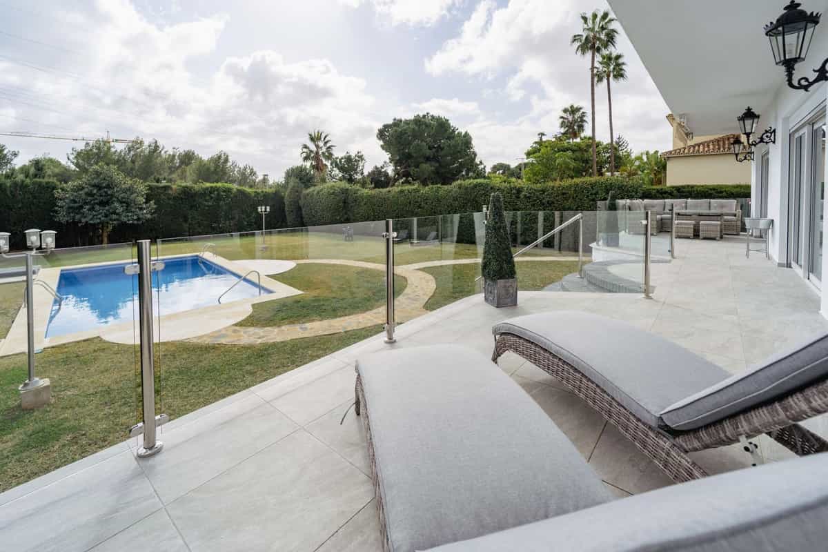 House in Marbella, Andalusia 11845727