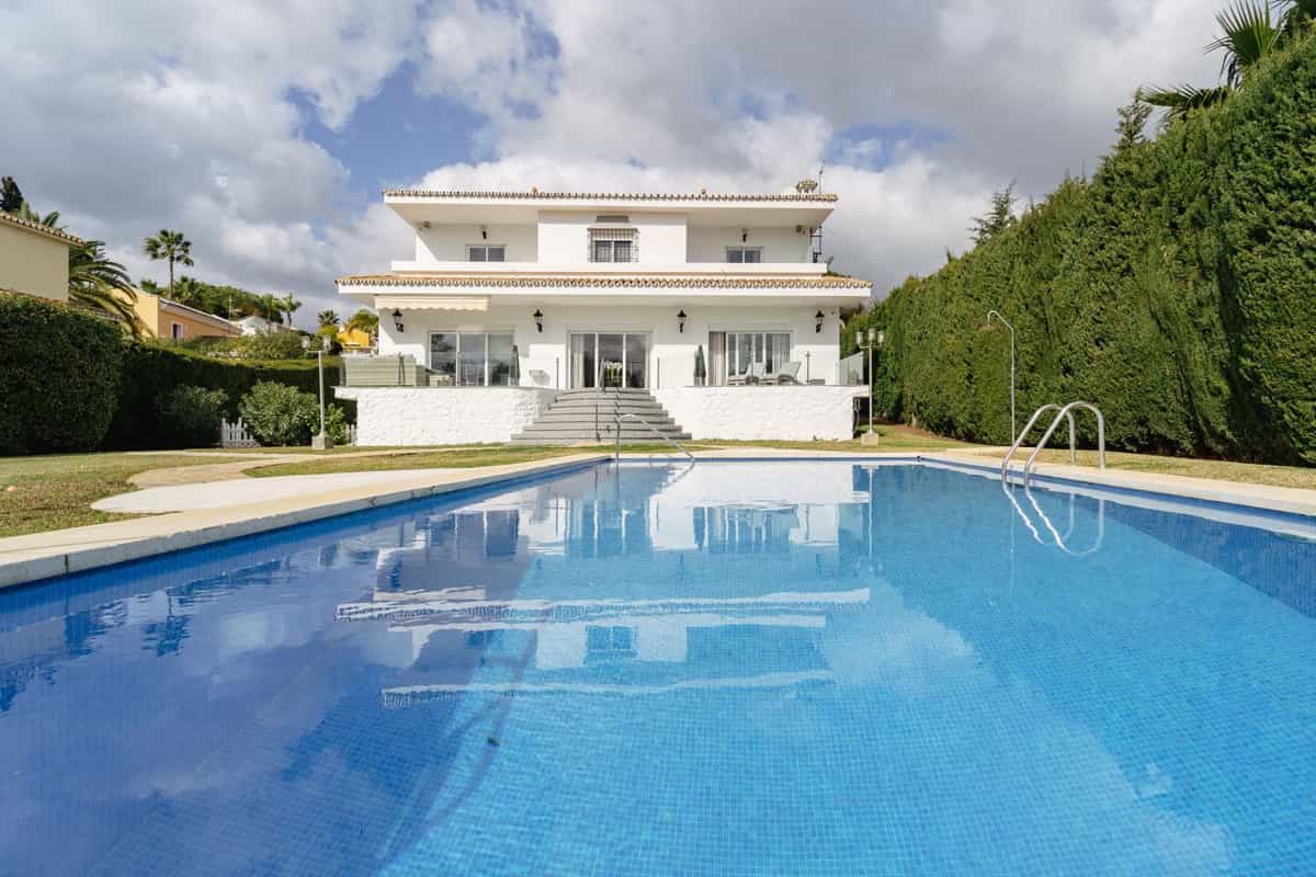House in Marbella, Andalusia 11845727