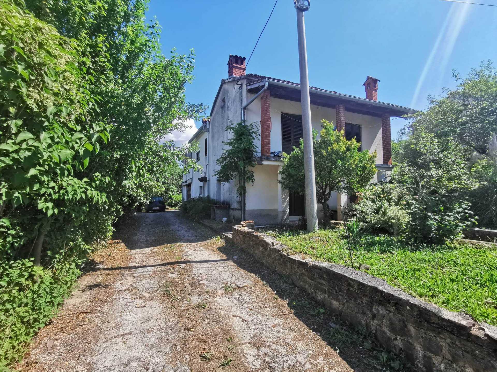 casa en Motovun, Istarska Županija 11845736
