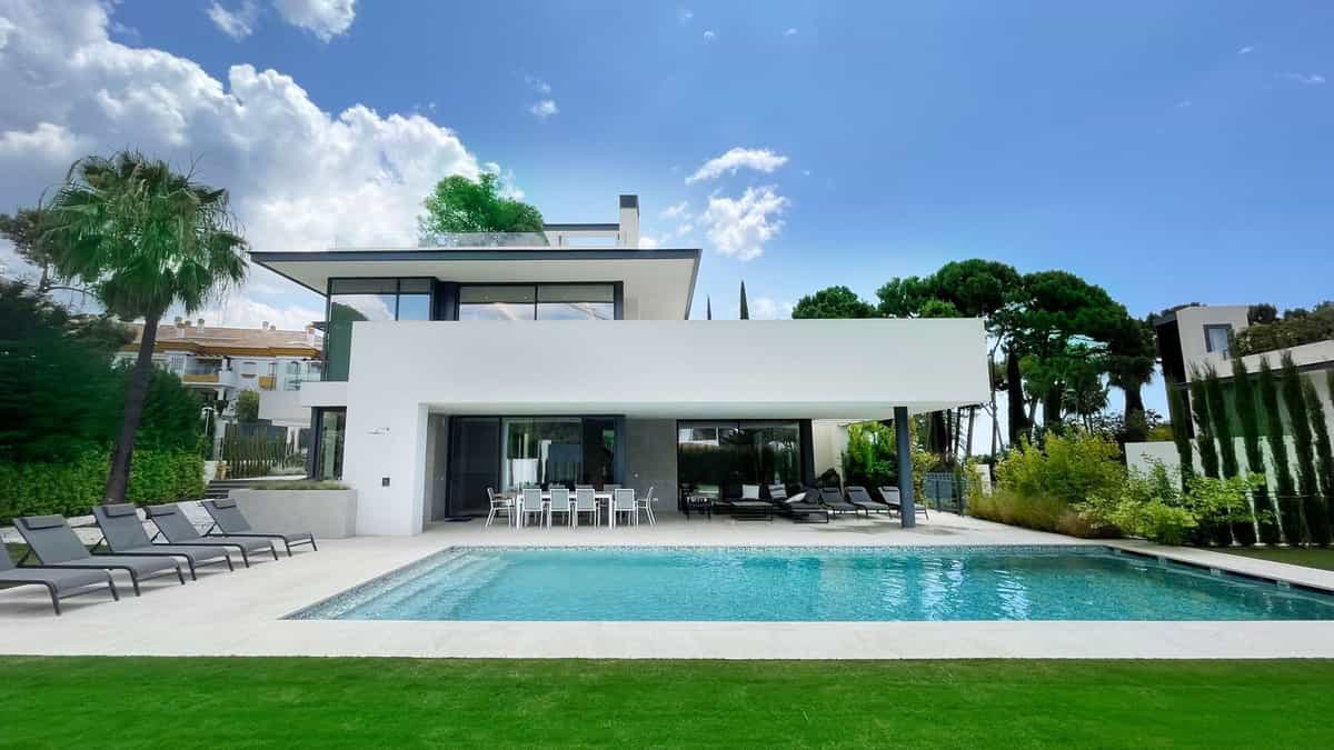 House in Marbella, Andalusia 11845771