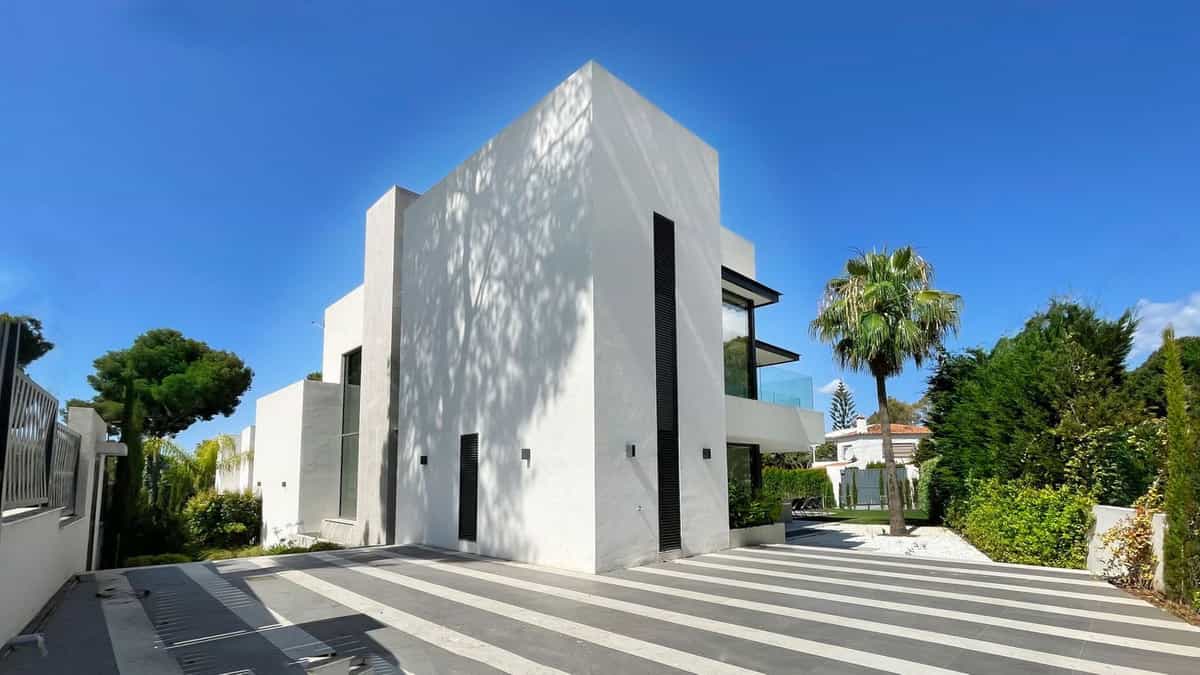 House in Marbella, Andalusia 11845771