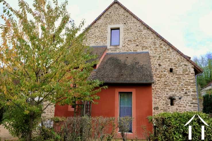 بيت في Couches, Bourgogne-Franche-Comté 11847103