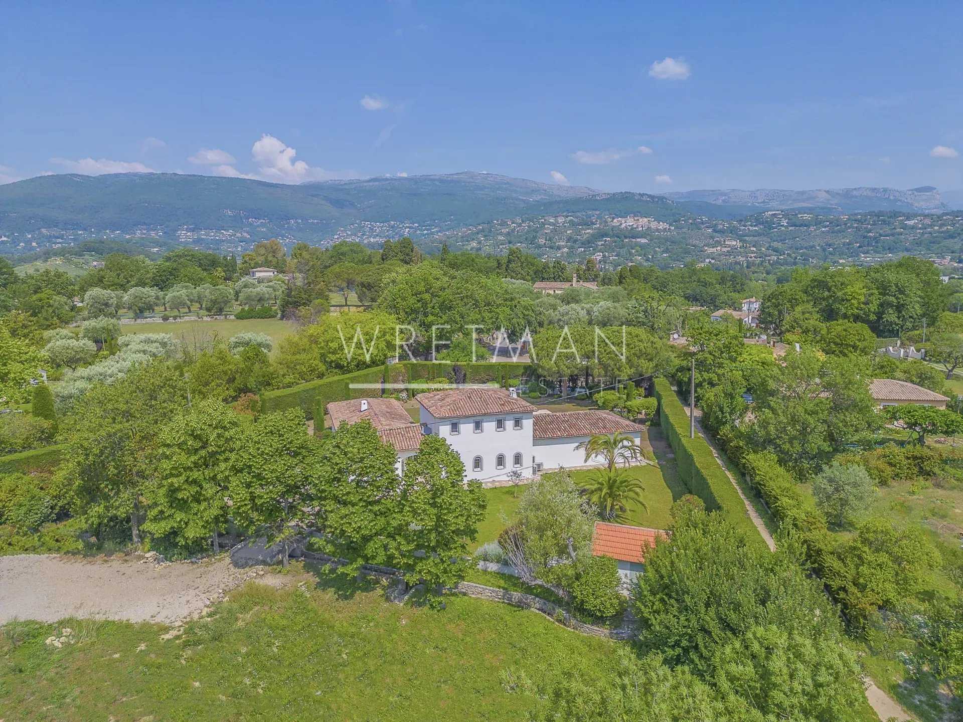 Casa nel Chateauneuf-Grasse, Provenza-Alpi-Costa Azzurra 11847259