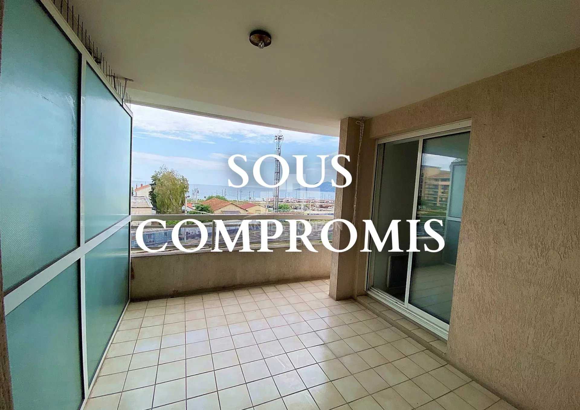 Condominium in Cannes-la-Bocca, Alpes-Maritimes 11847305