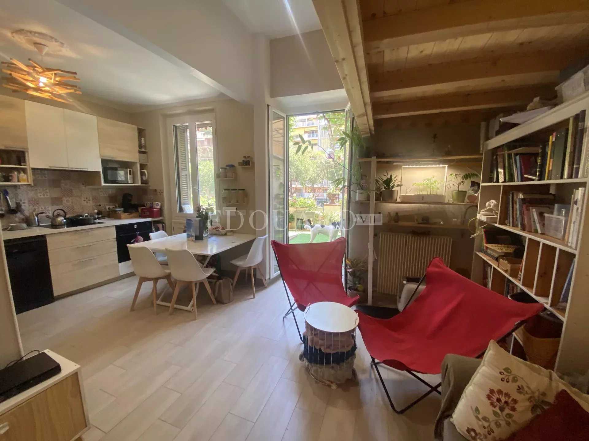 Condominium in Menton, Provence-Alpes-Cote d'Azur 11847309