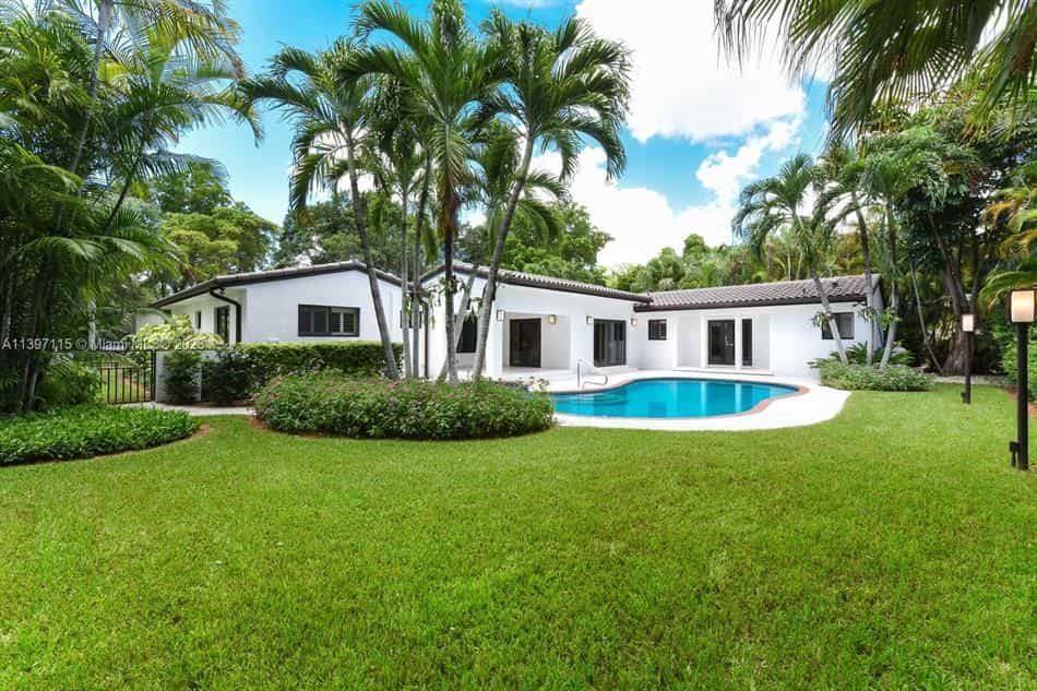 Condominium in West Miami, Florida 11847378