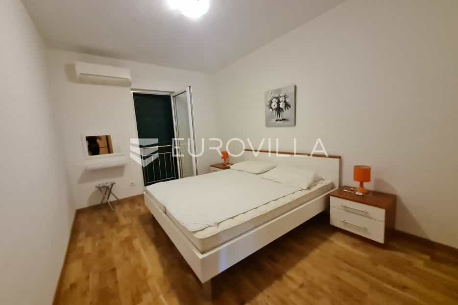 公寓 在 Okrug Gornji, Splitsko-dalmatinska županija 11847694