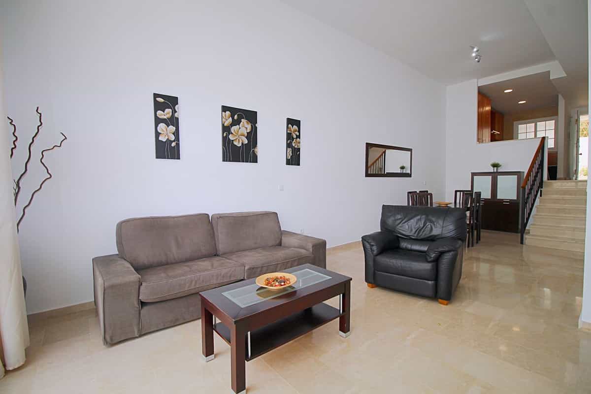 公寓 在 Alhaurín de la Torre, Andalucía 11848642
