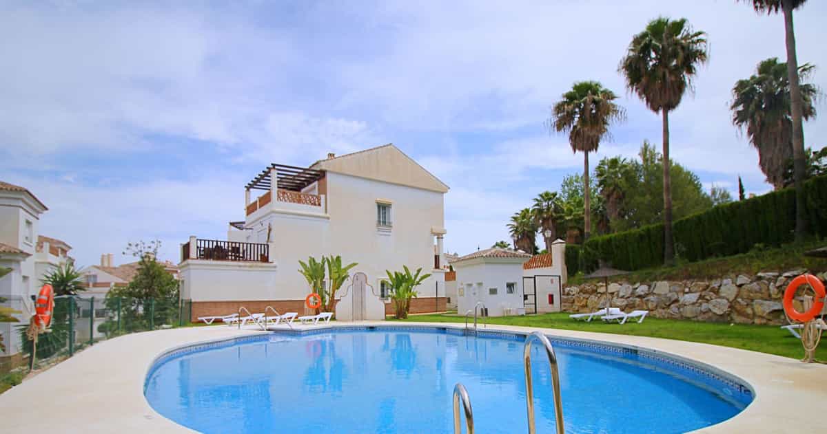 公寓 在 Alhaurín de la Torre, Andalucía 11848642
