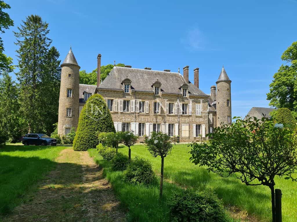 Talo sisään Ernee, Pays de la Loire 11848869
