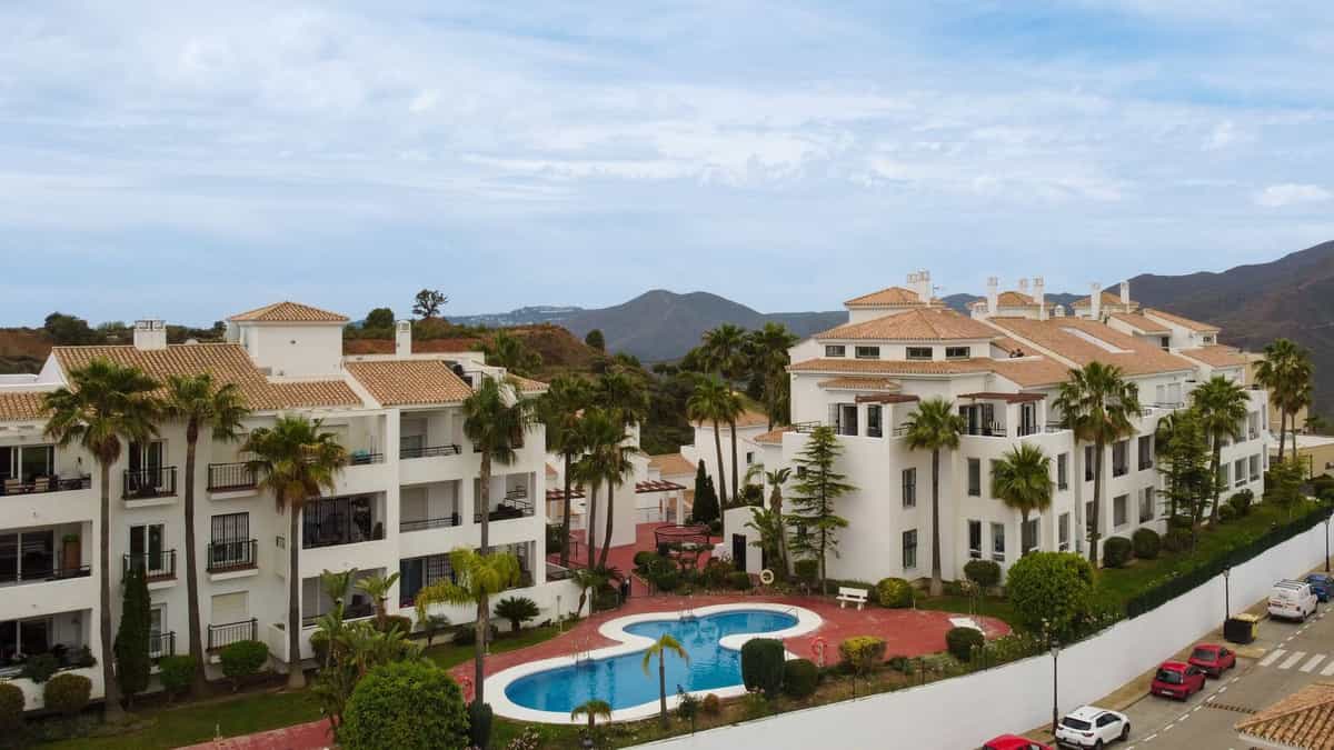 Condominium in Alhaurín el Grande, Andalusia 11849033