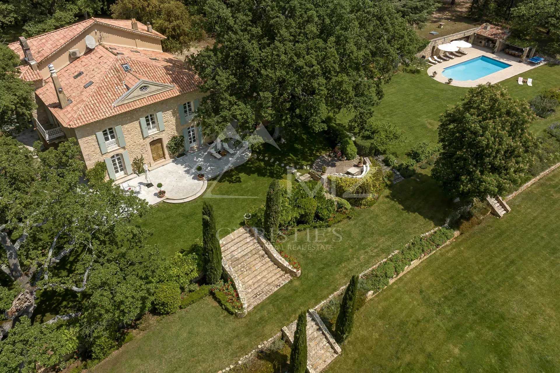 rumah dalam Bargemon, Provence-Alpes-Cote d'Azur 11850568