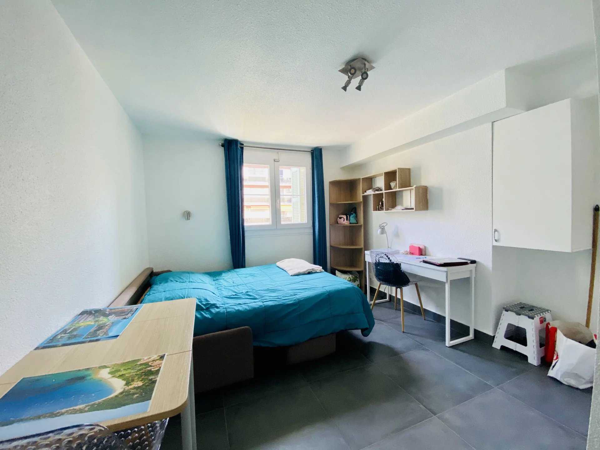 Condominium in Nice, Provence-Alpes-Cote d'Azur 11850570