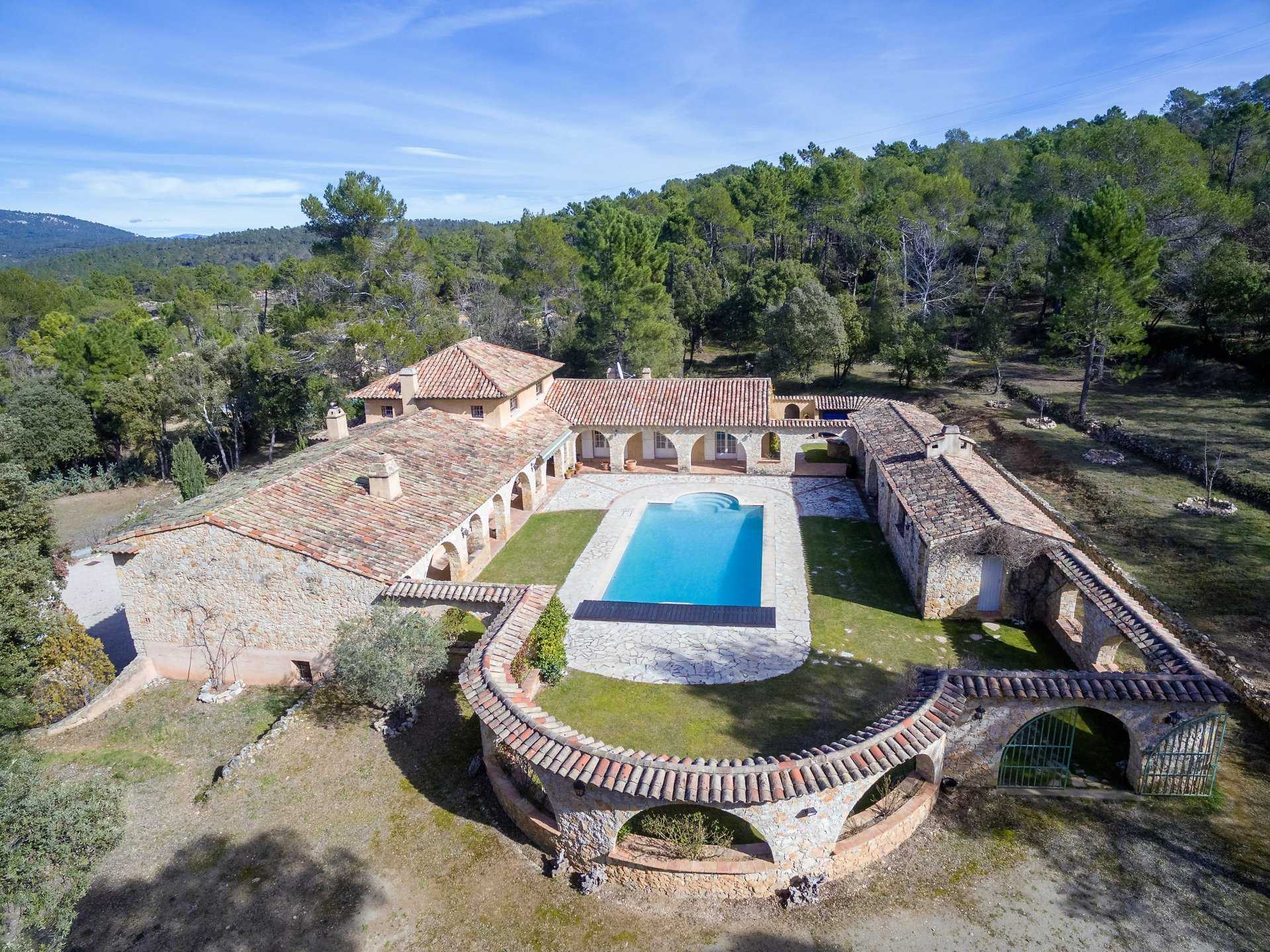Eigentumswohnung im Correns, Provence-Alpes-Côte d'Azur 11850573