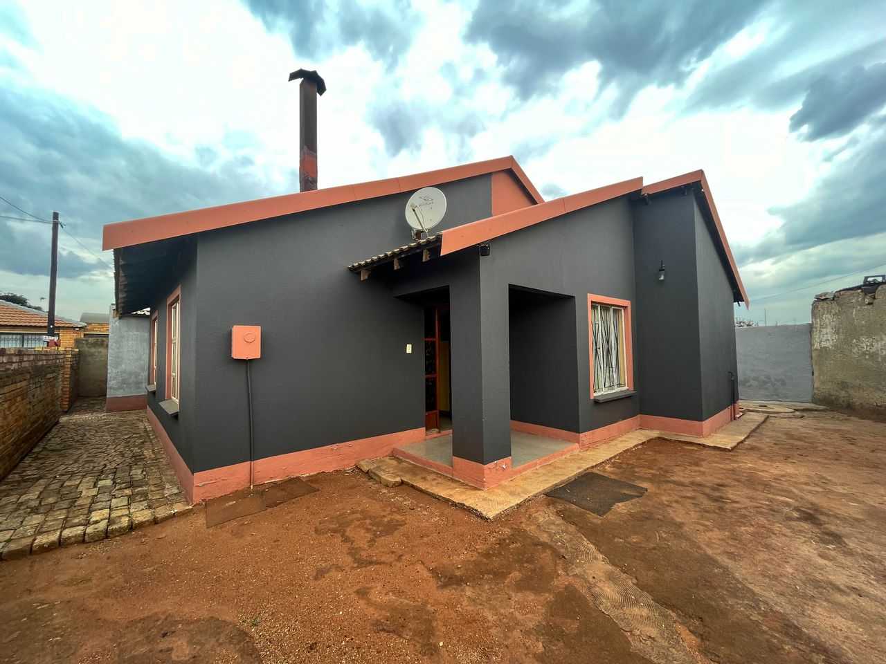 Rumah di Soweto, Gauteng 11851199
