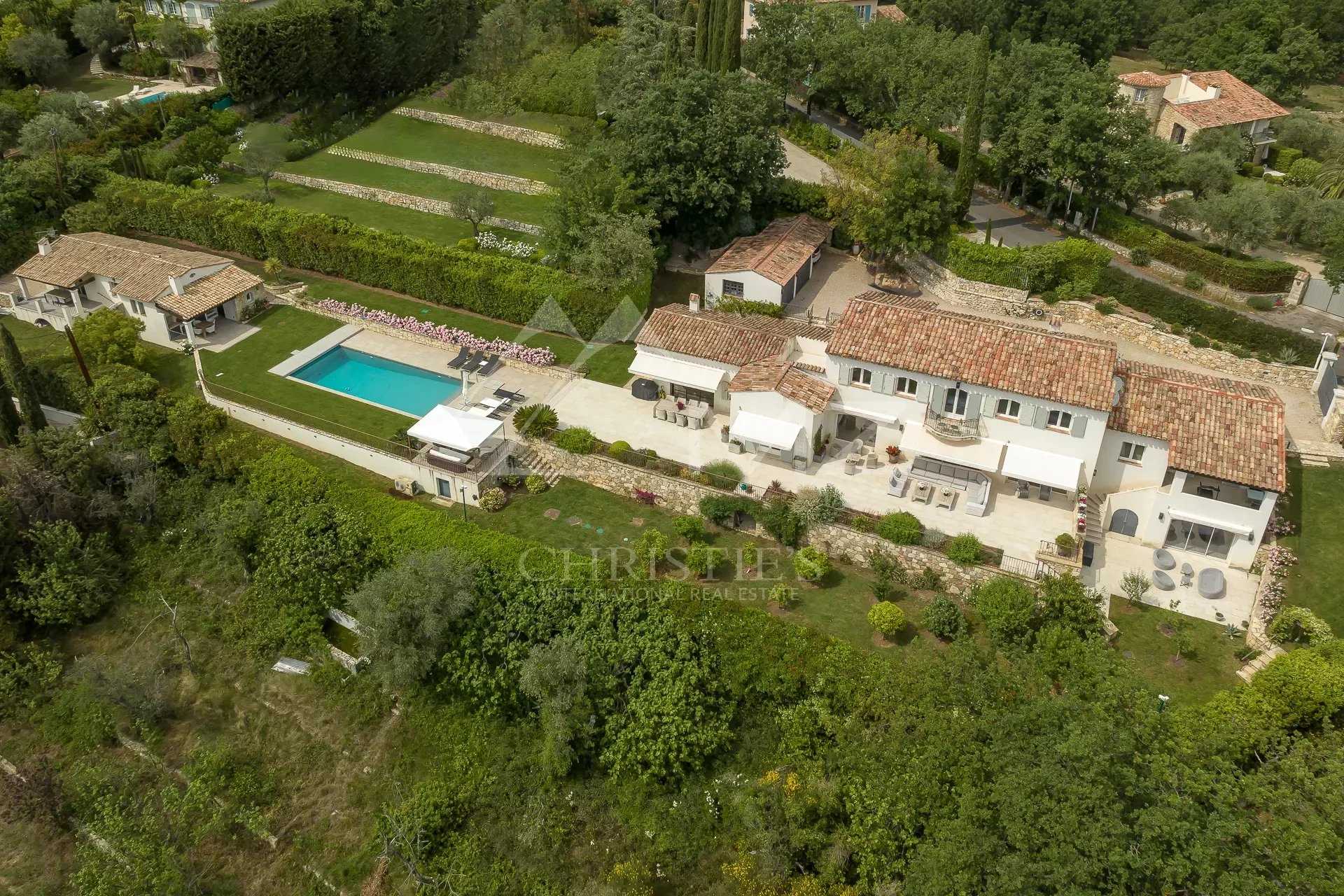 Casa nel Chateauneuf-Grasse, Provenza-Alpi-Costa Azzurra 11851233