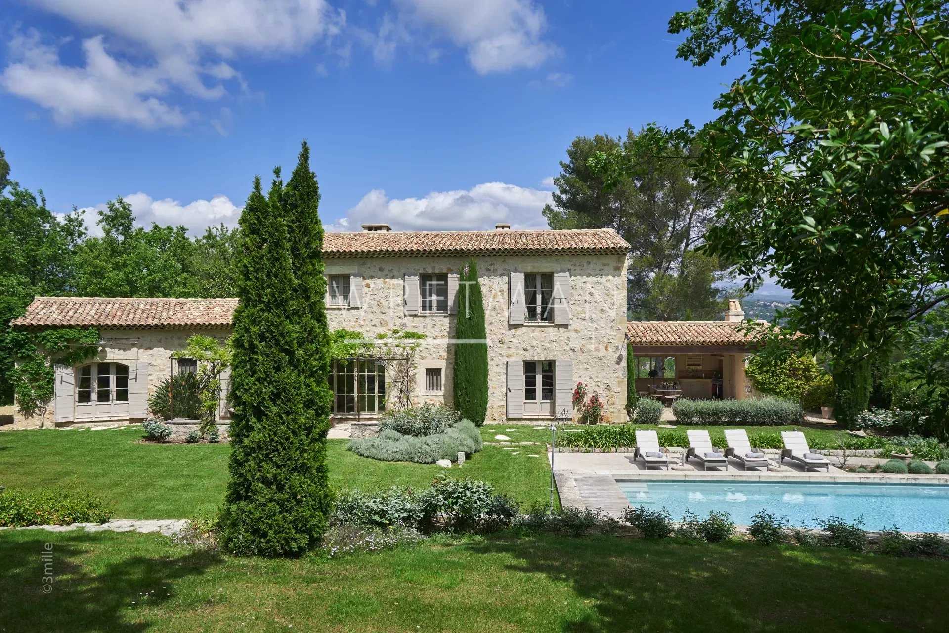 rumah dalam Tourrettes, Provence-Alpes-Côte d'Azur 11851787