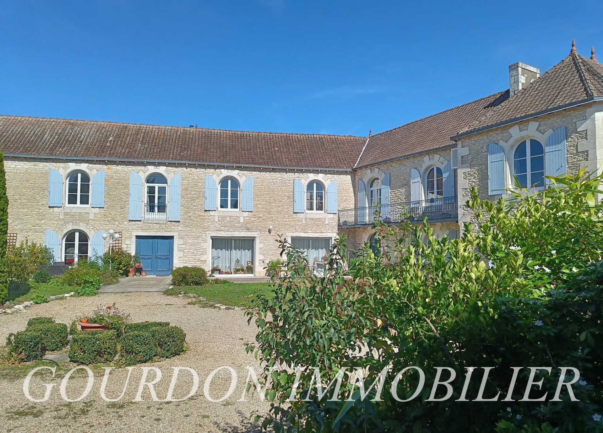 House in Neuville-de-Poitou, Nouvelle-Aquitaine 11851845