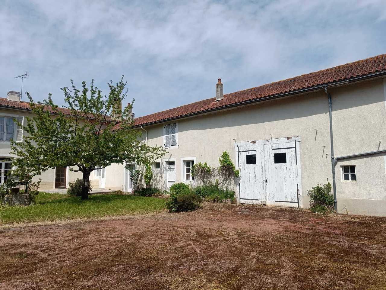 rumah dalam Neuville-de-Poitou, Vienne 11851847