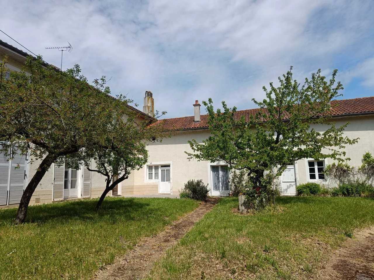 rumah dalam Neuville-de-Poitou, Vienne 11851847