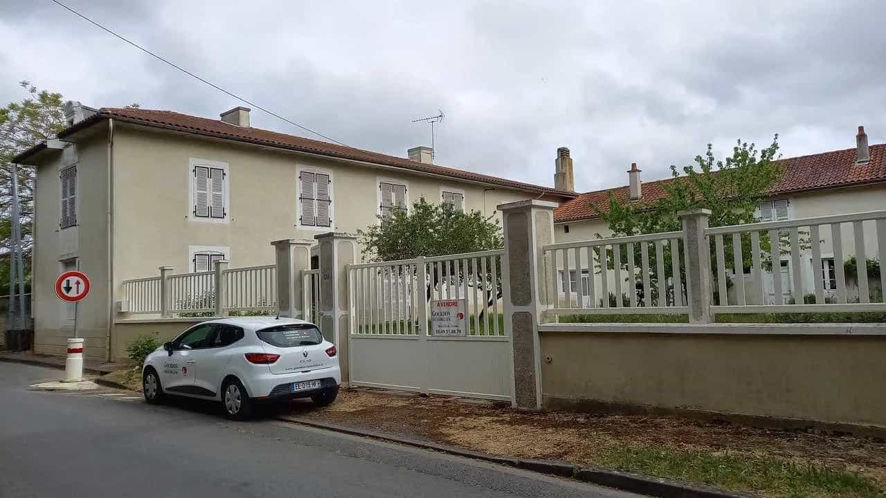 House in Neuville-de-Poitou, Vienne 11851847