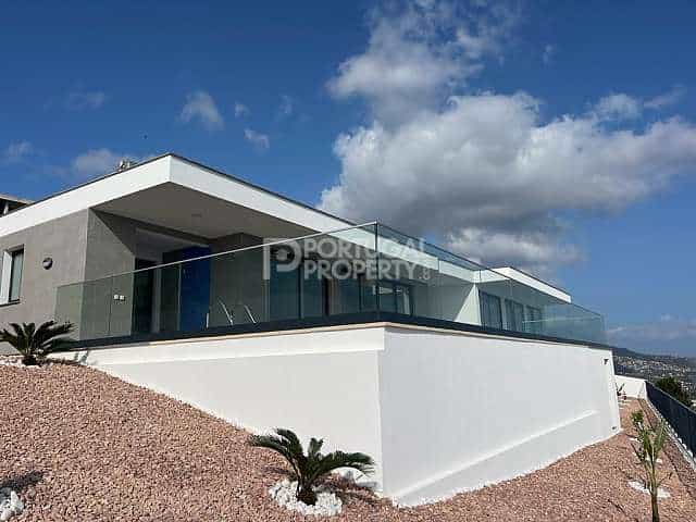жилой дом в Венда-ду-Аталиньо, Мадейра 11852132