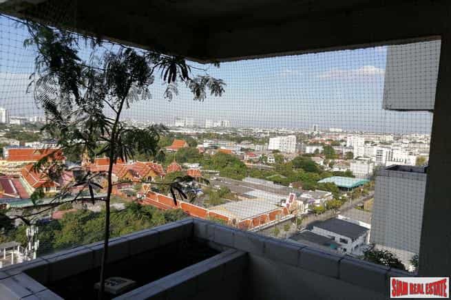 Condominium in Muban Ban Seri, Krung Thep Maha Nakhon 11853033