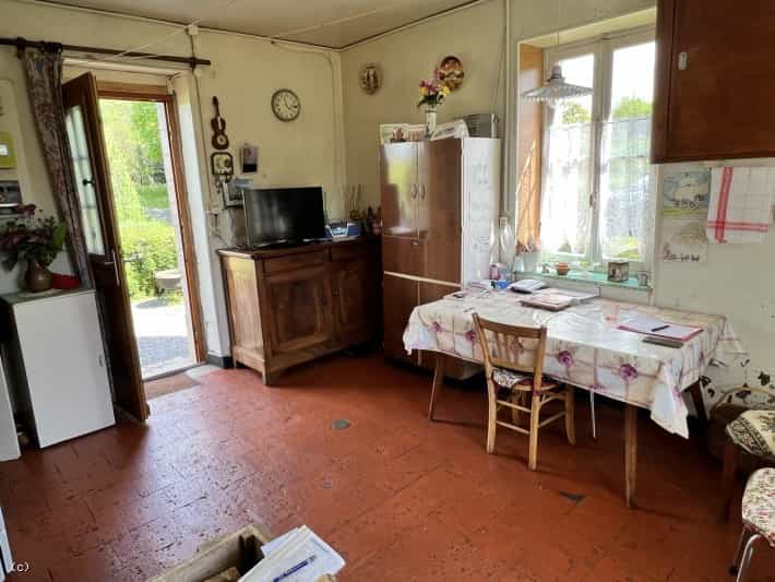 House in Champagne-Mouton, Nouvelle-Aquitaine 11853094