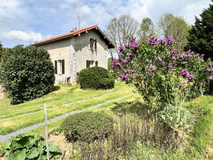 Haus im Champagne-Mouton, Nouvelle-Aquitaine 11853094