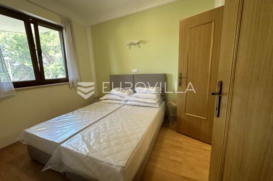 Condominium in Premantura, Istarska Zupanija 11854503