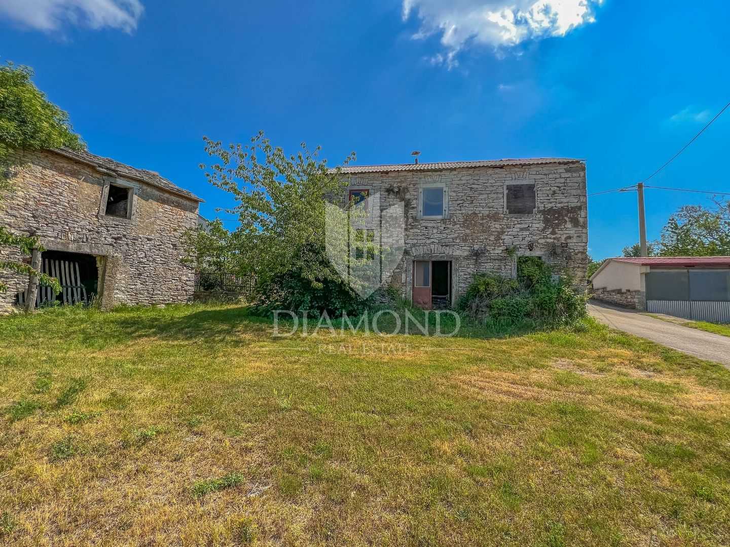 بيت في Oprtalj, Istria County 11855084