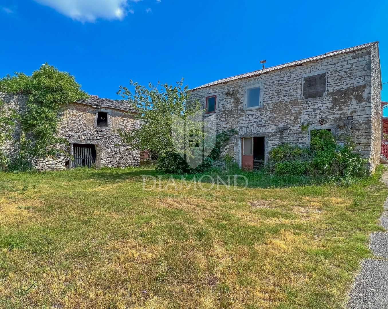 σπίτι σε Oprtalj, Istria County 11855084