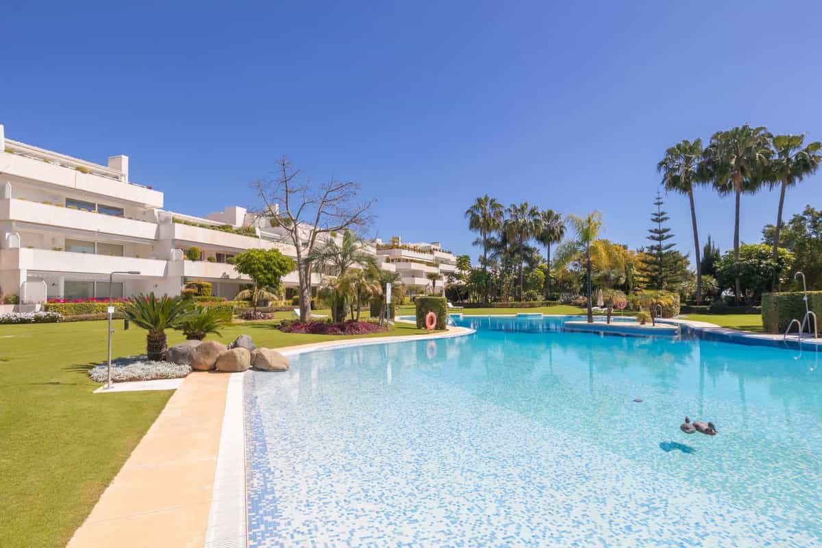 Condominium in Marbella, Andalusië 11855298