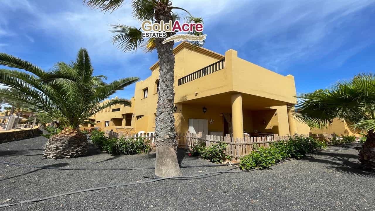 Condominium in La Oliva, Canary Islands 11855502