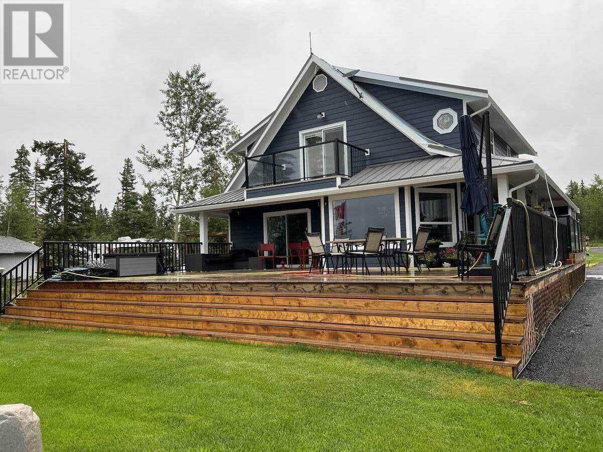 Hus i 70 Mile House, British Columbia 11856322